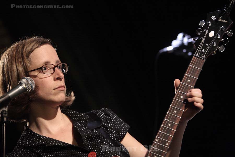 LAURA VEIRS - 2007-04-24 - PARIS - La Maroquinerie - 